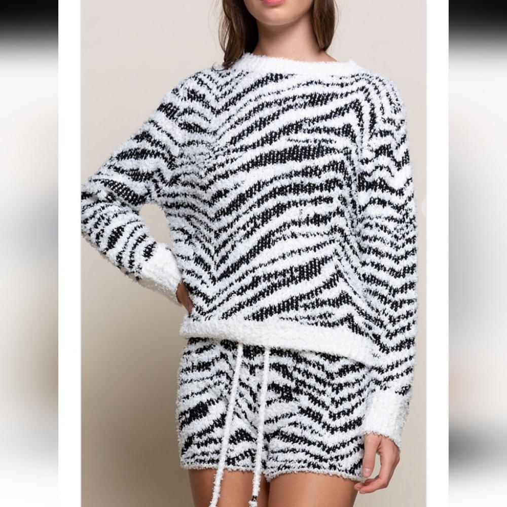 POL Cozy Cream And Brown Zebra Print Sweater Size L